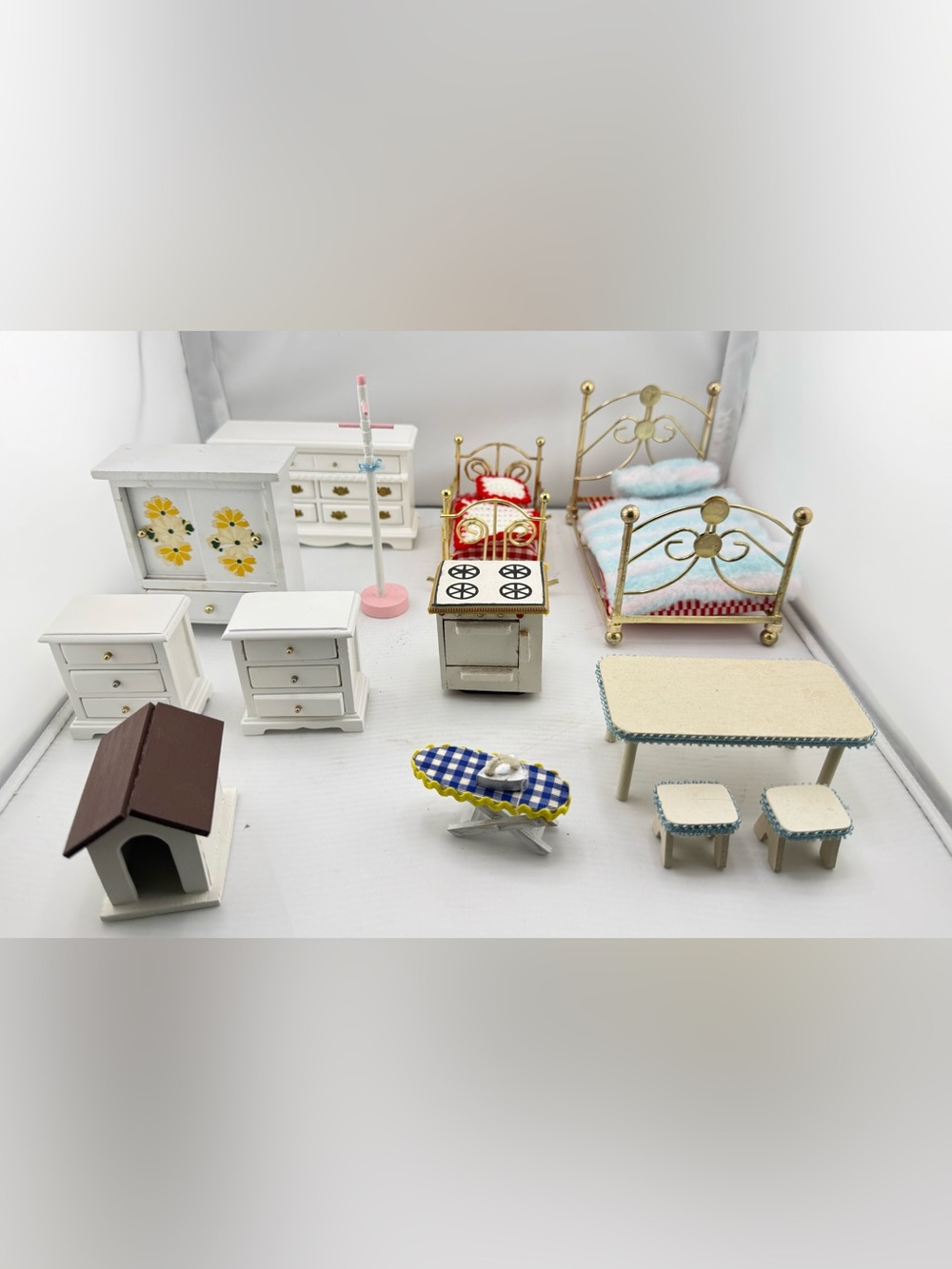 Vintage dollhouse furniture LOT Like NEW condition